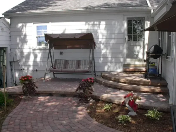 Double Shredded Hardwood Mulch - Image 3