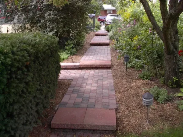 Double Shredded Hardwood Mulch - Image 2